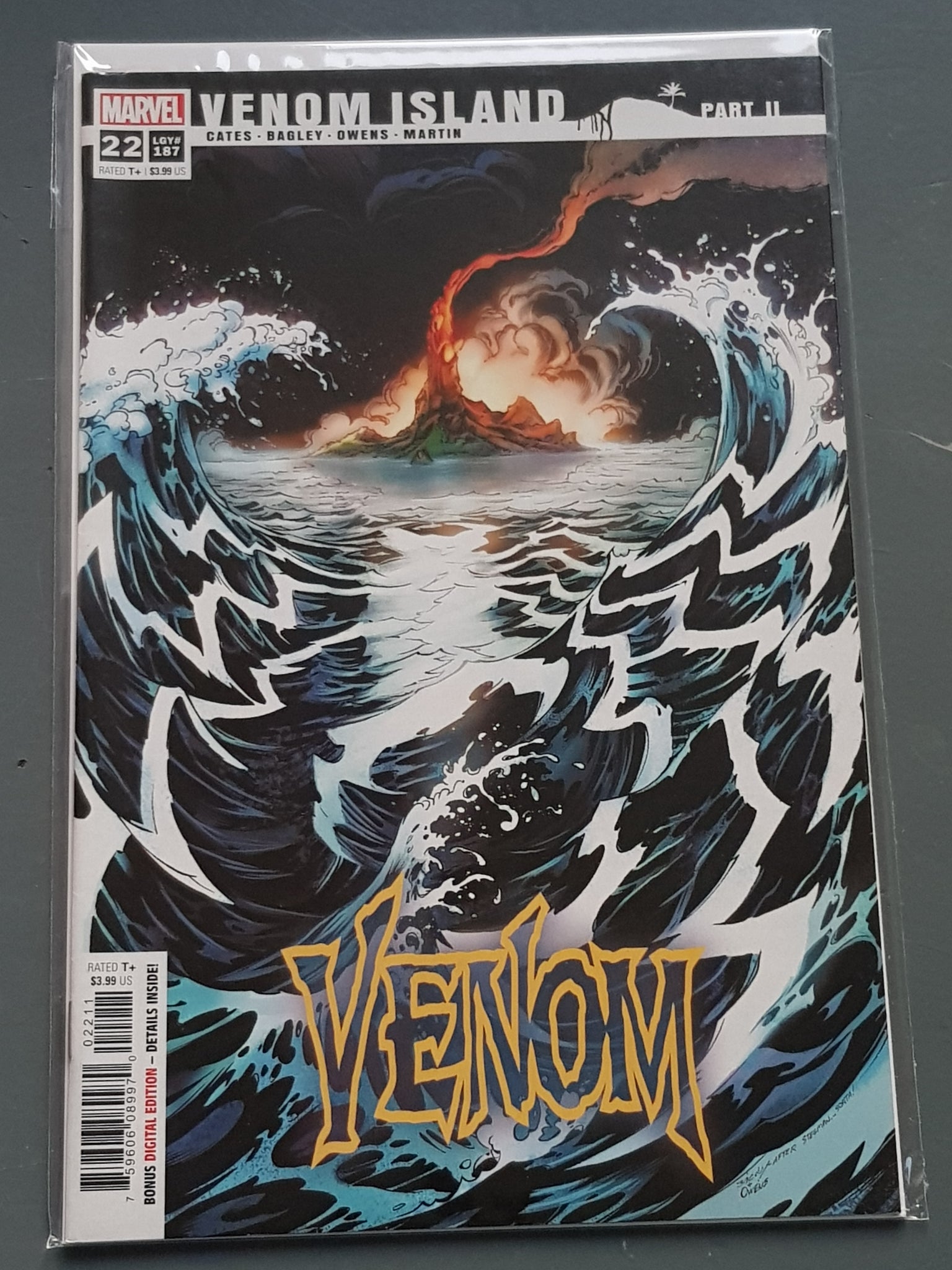 Venom #22 NM