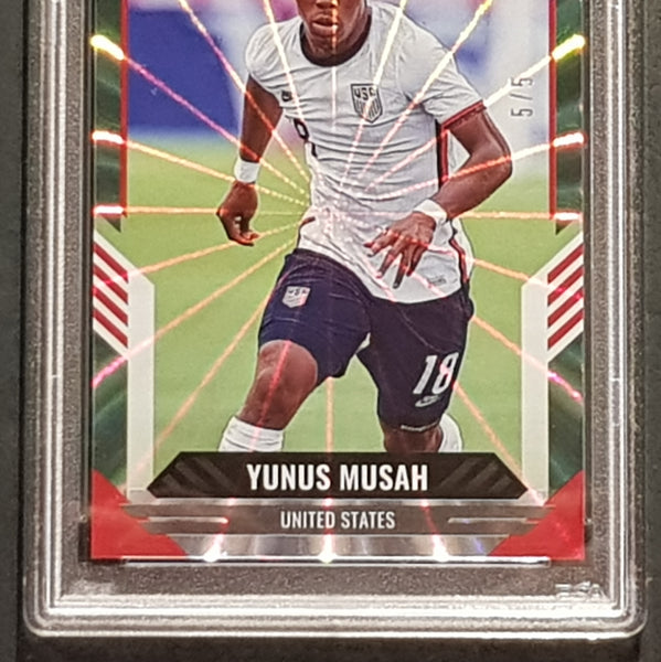2021-22 Panini Score FIFA Yunus Musah #45 Green Laser Parallel /5 PSA 9 Trading Card