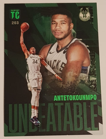 2023-24 Panini NBA Top Class Autographs Giannis Antetokounmpo Unbeatable #263 Green Parallel Trading Card