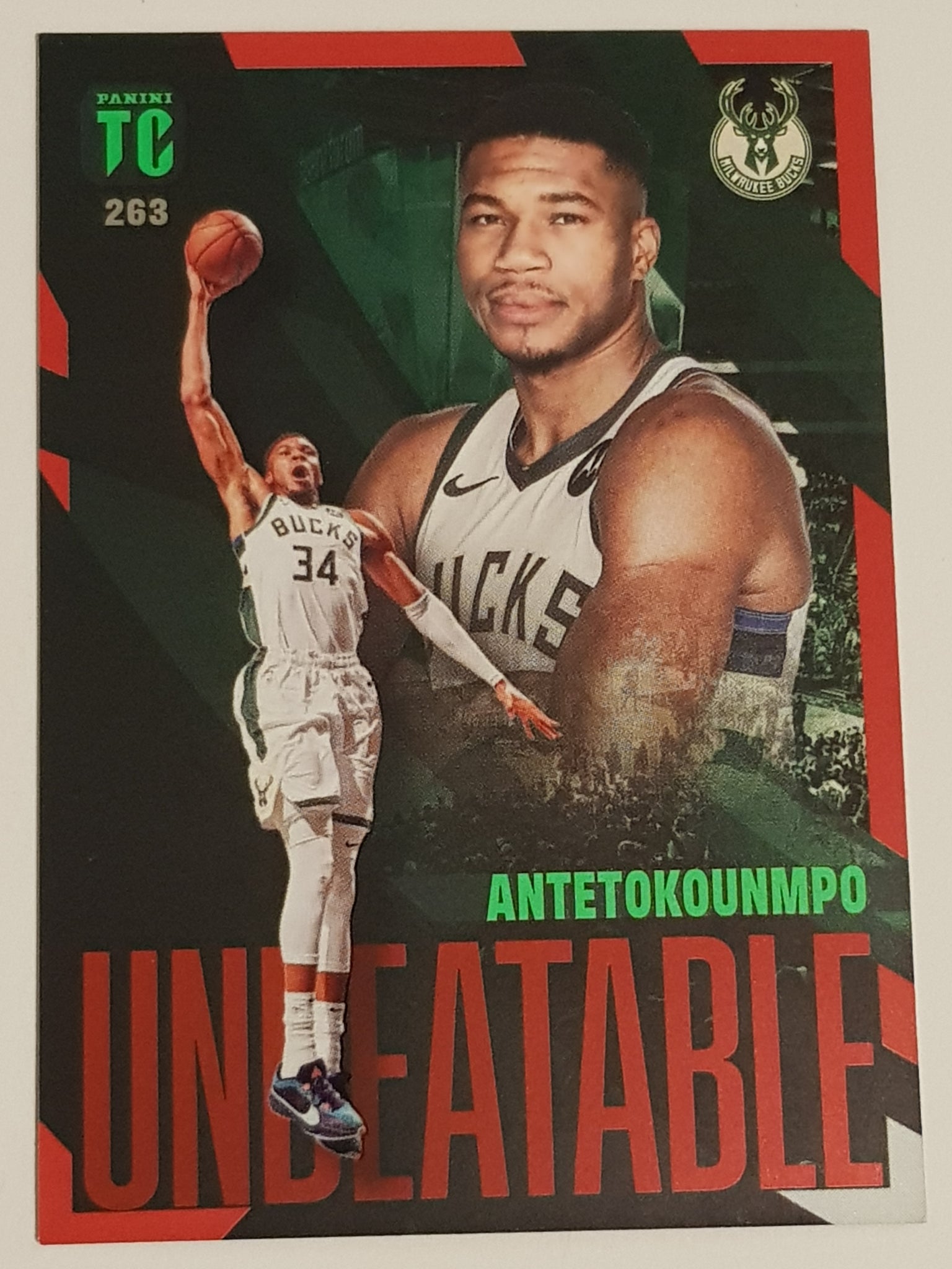 2023-24 Panini NBA Top Class Autographs Giannis Antetokounmpo Unbeatable #263 Red Parallel Trading Card