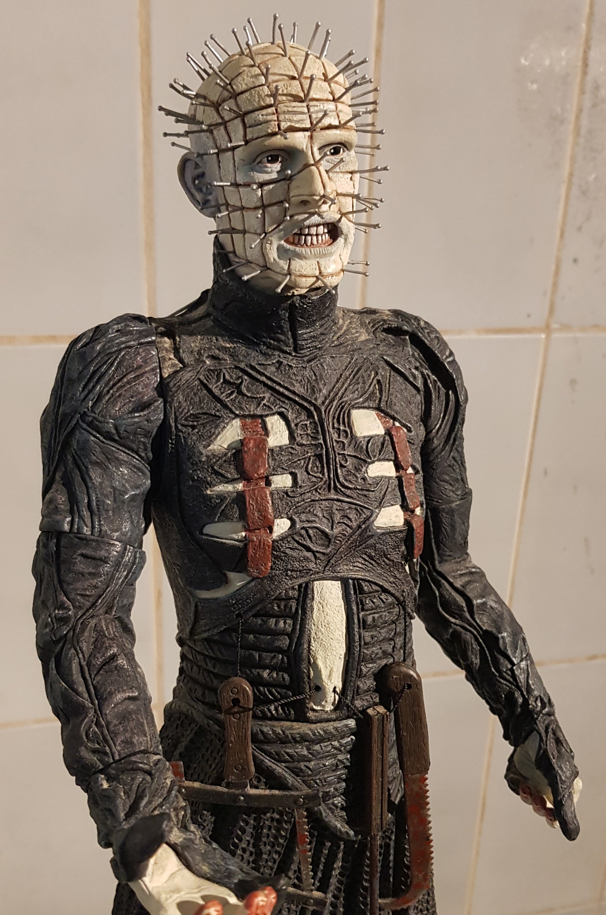 Figura de Hellraiser Pinhead de 18