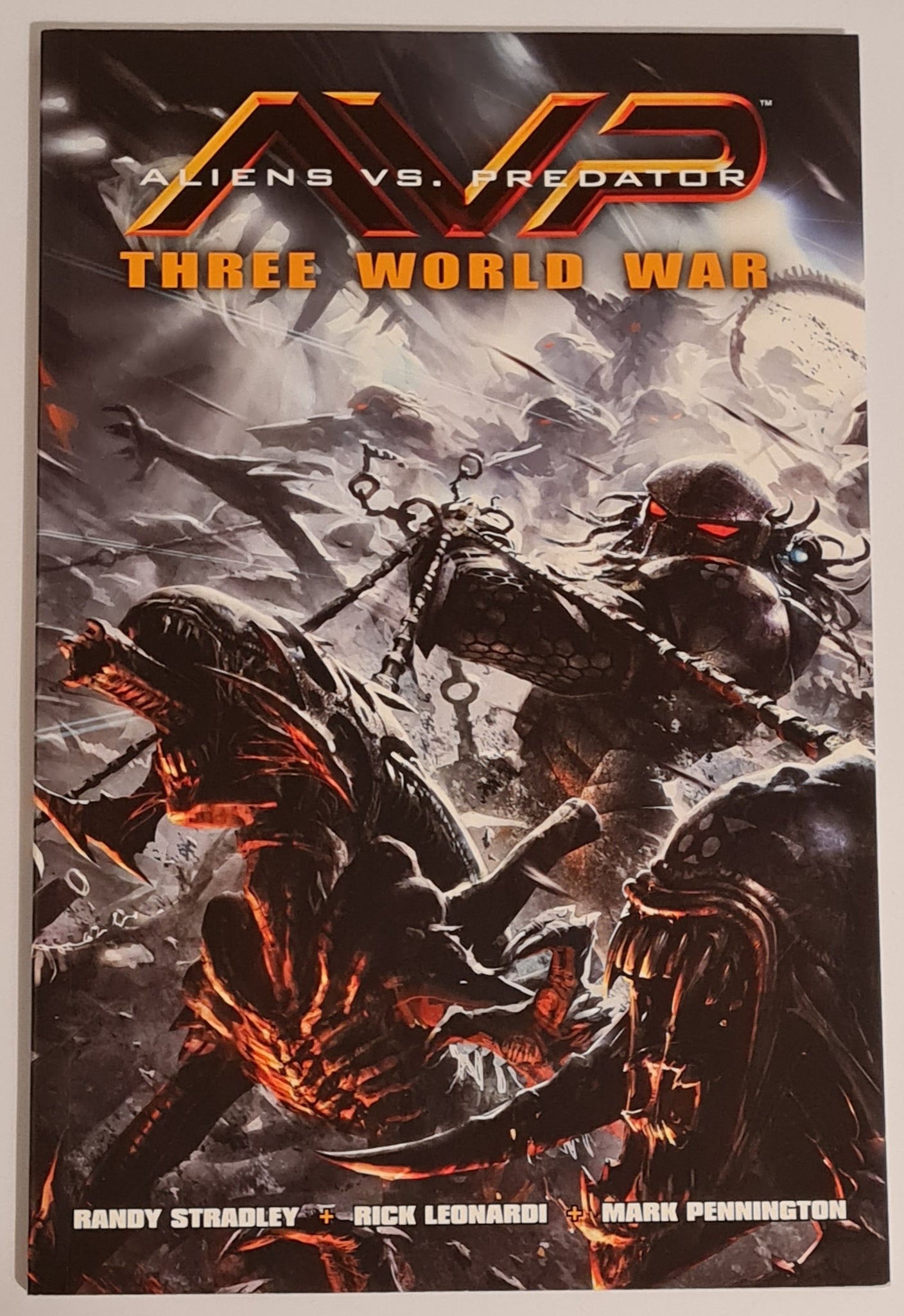Aliens vs. Predator Three World War TPB NM+