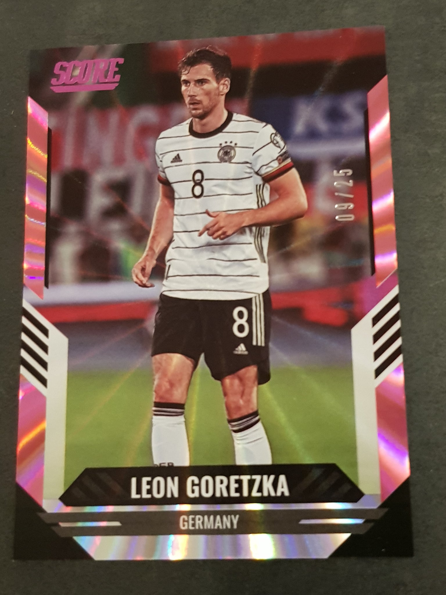 2021-22 Panini Score FIFA Leon Goretzka #31 Pink Laser Parallel /25 Trading Card