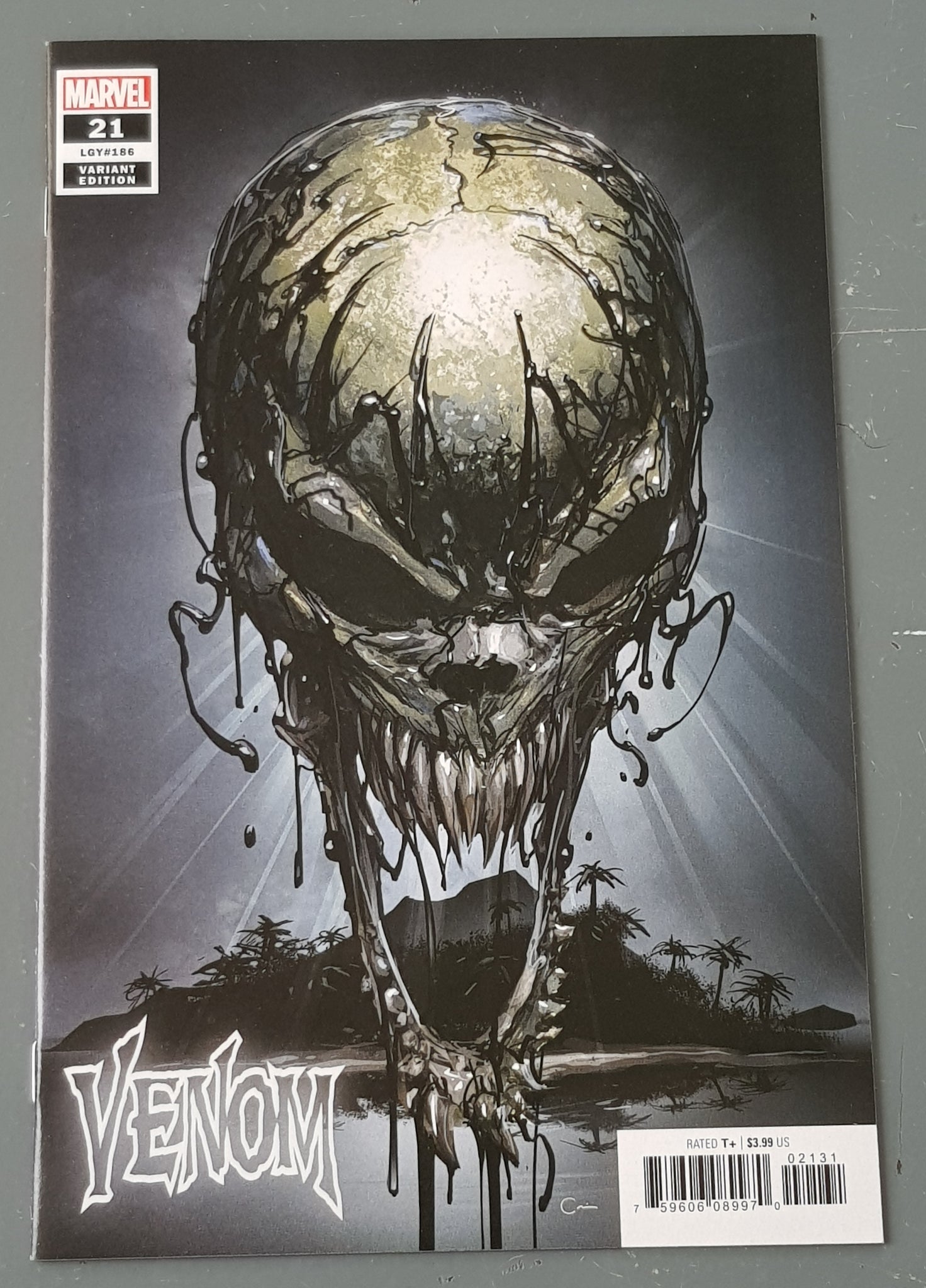 Venom #21 NM+ Clayton Crain Variant