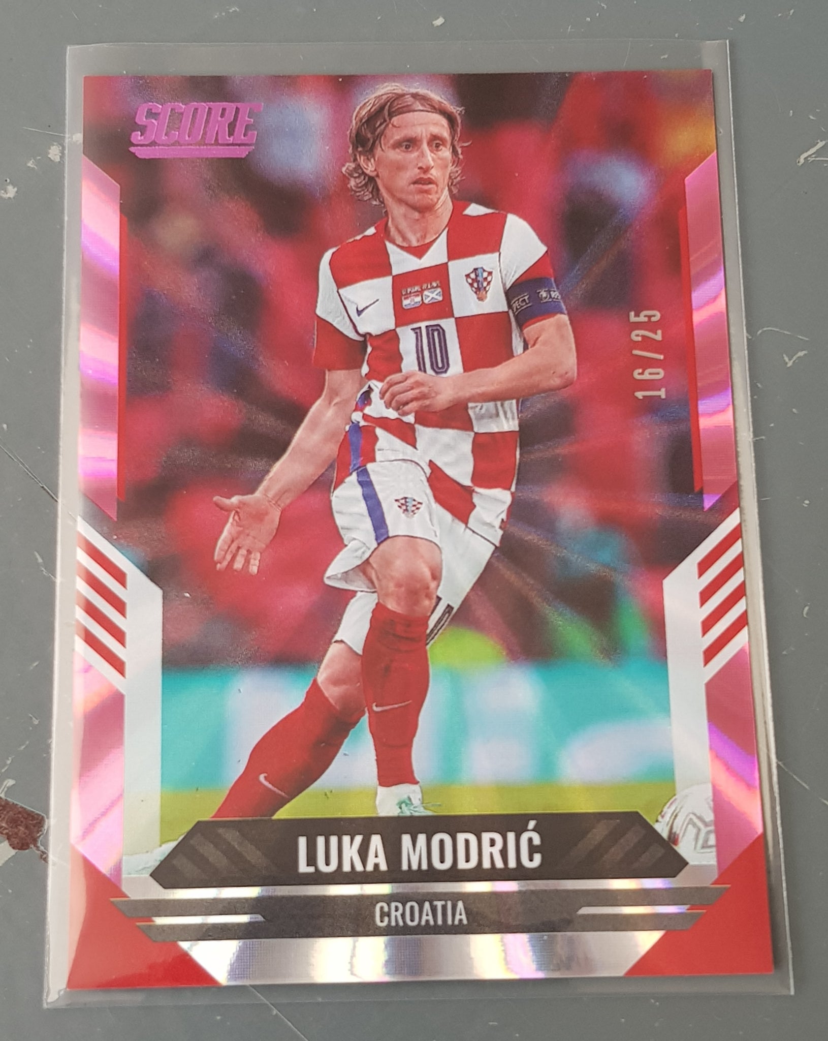 2021-22 Panini Score FIFA Luka Modrić #39 Pink Laser Parallel /25 Trading Card