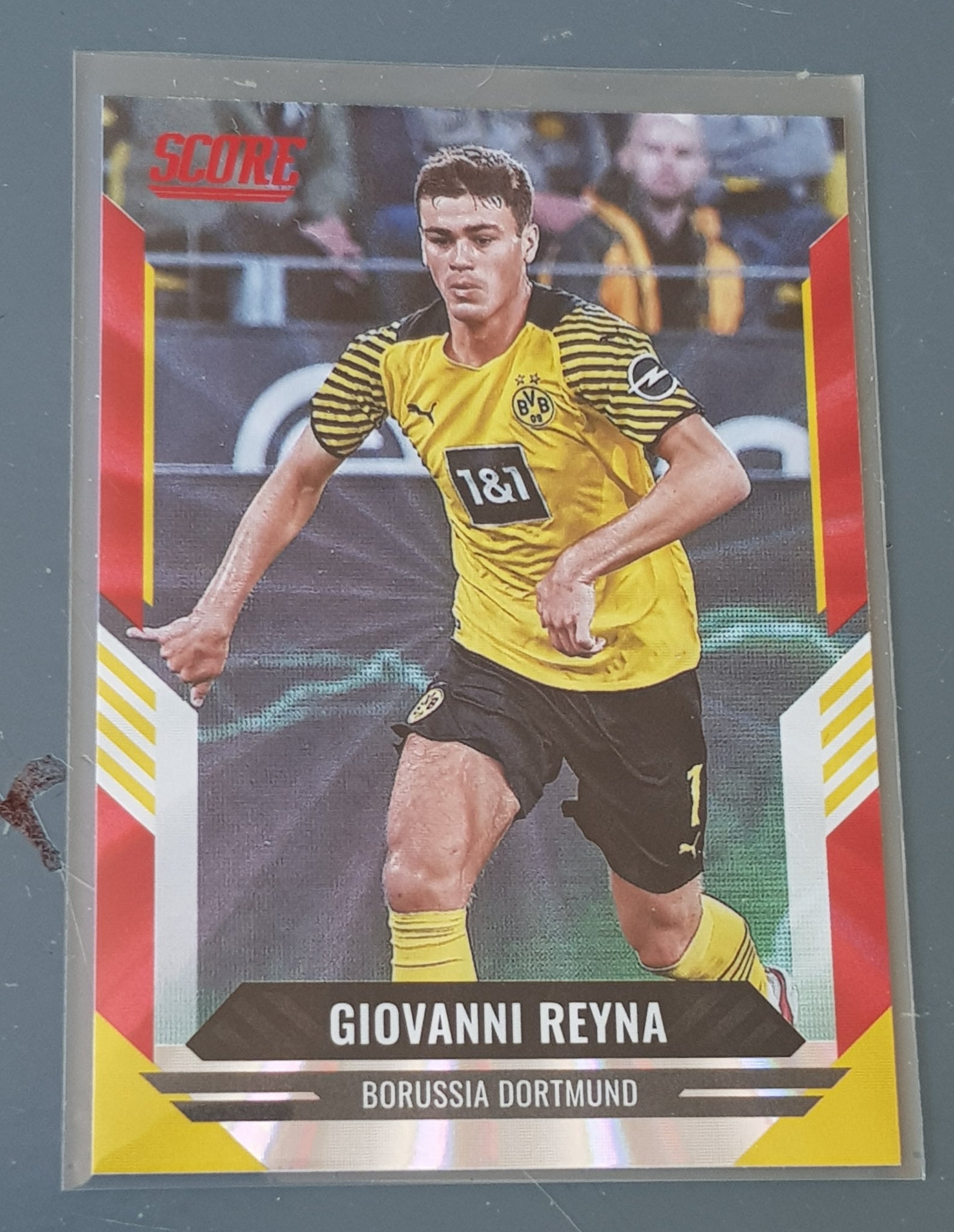 2021-22 Panini Score FIFA Giovanni Reyna #125 Red Laser Parallel Trading Card