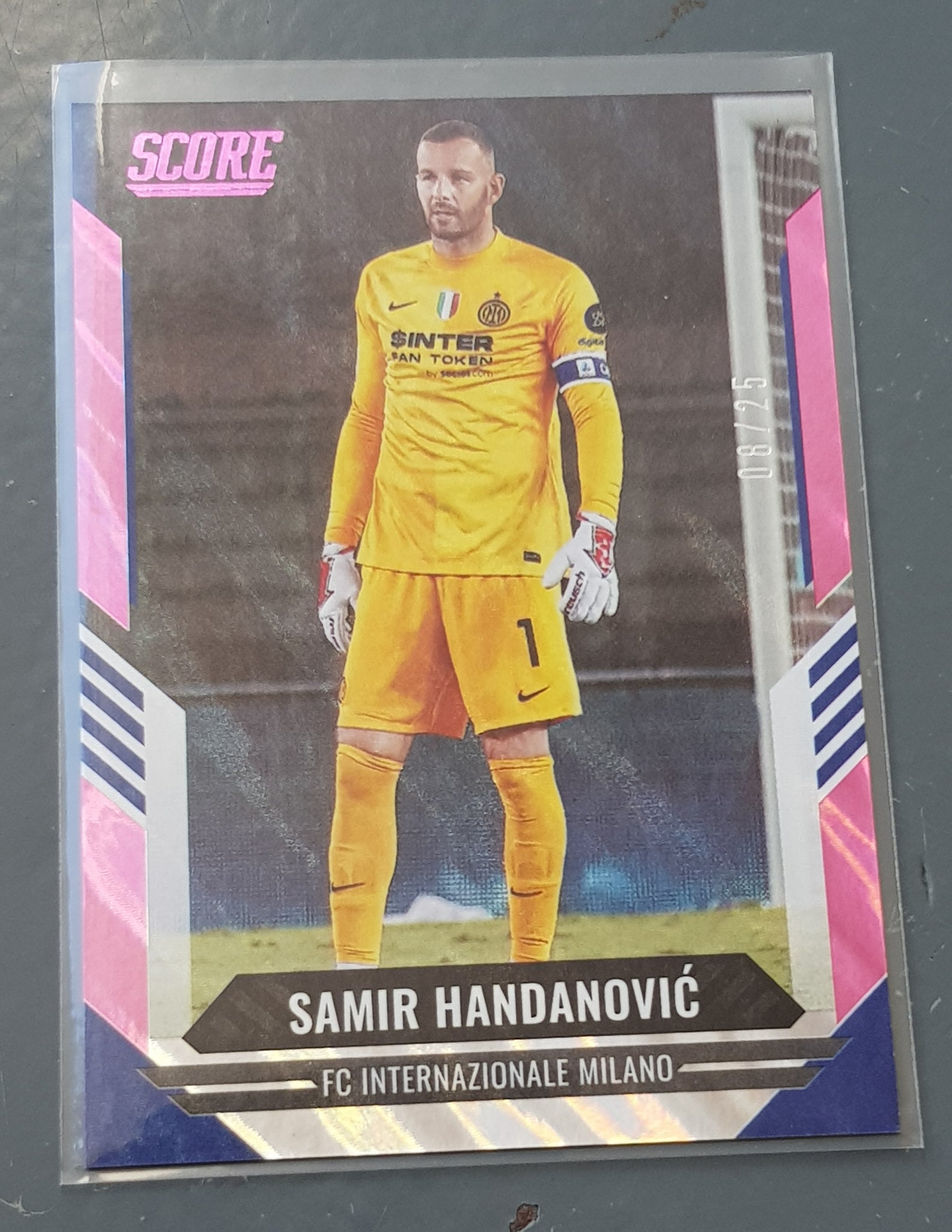 2021-22 Panini Score FIFA Samir Handanović #192 Pink Lava Parallel /25 Trading Card