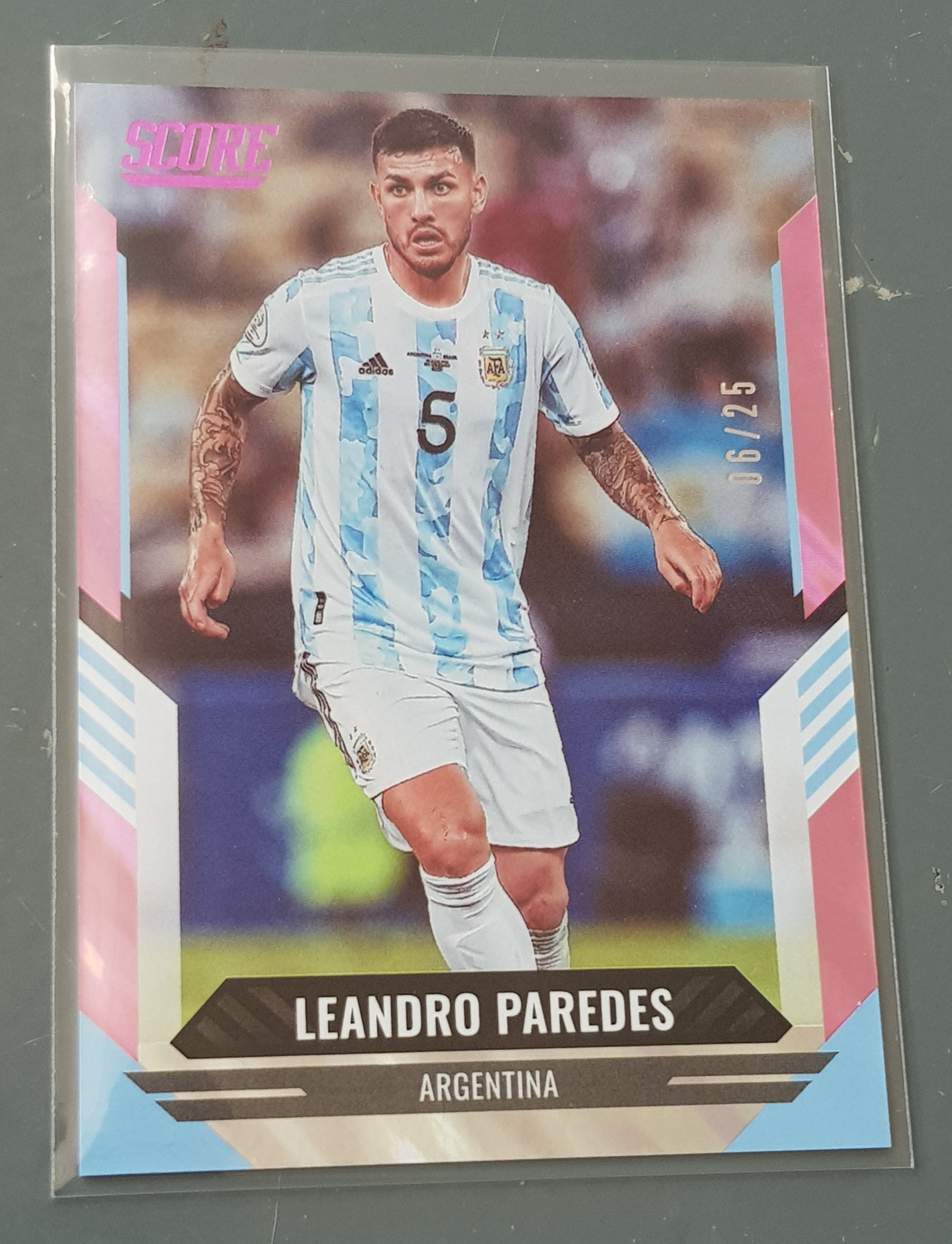 2021-22 Panini Score FIFA Leandro Paredes #65 Pink Lava Parallel /25 Trading Card