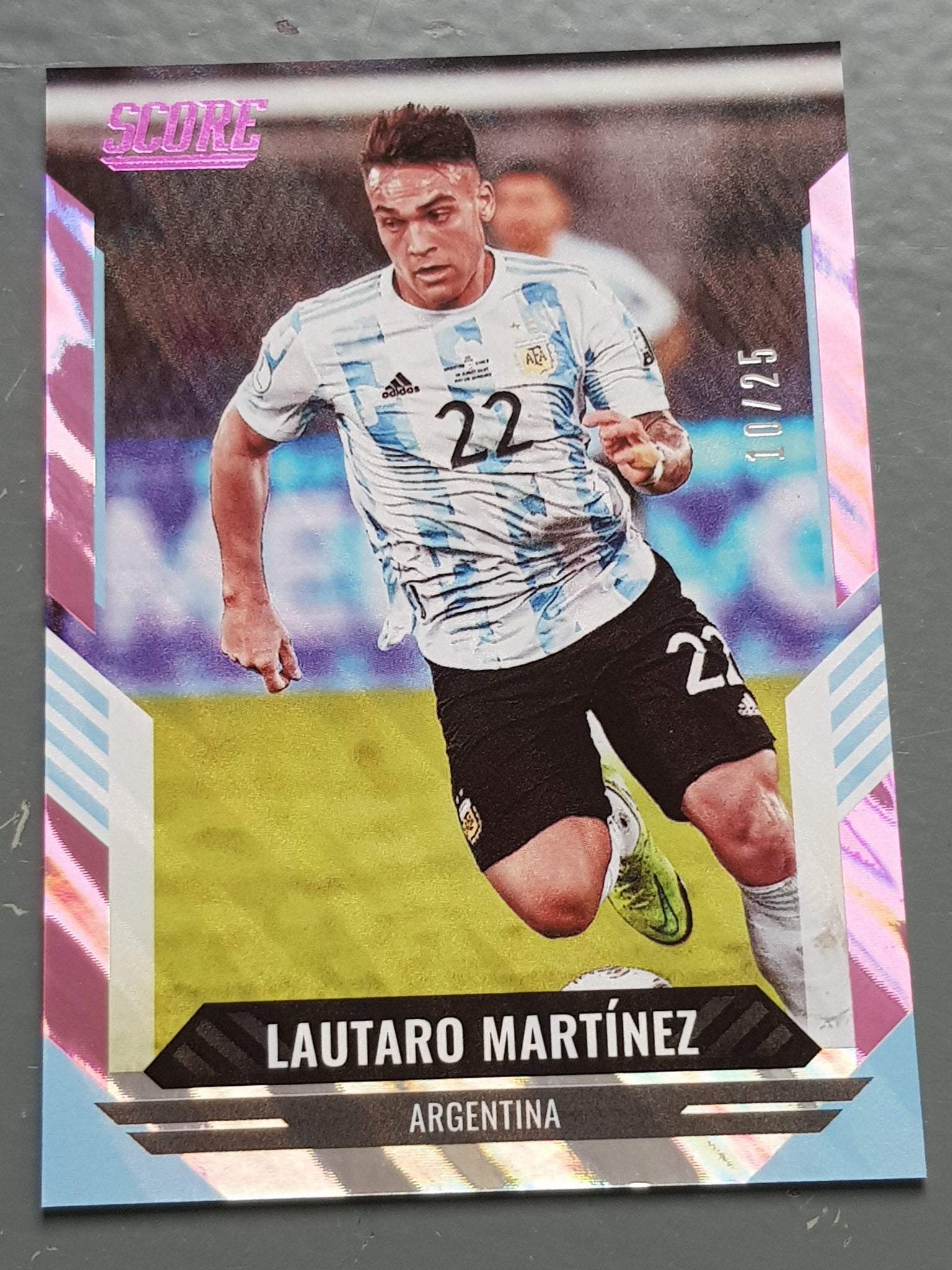 2021-22 Panini Score FIFA Lautaro Martinez #66 Pink Lava Parallel /25 Trading Card