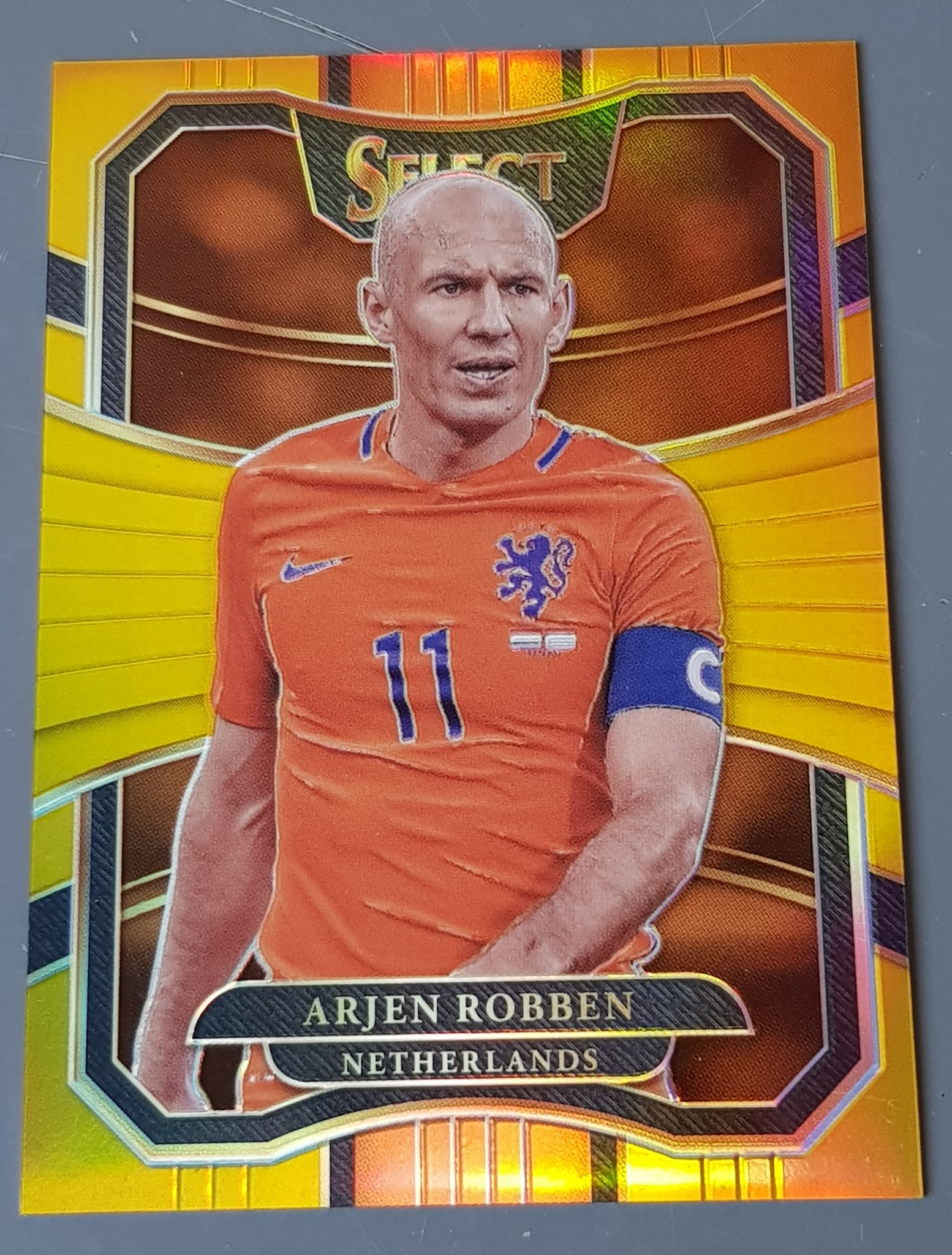 2017-2018 Panini Select Soccer Arjen Robben #15 Gold Prizm /10 Trading Card