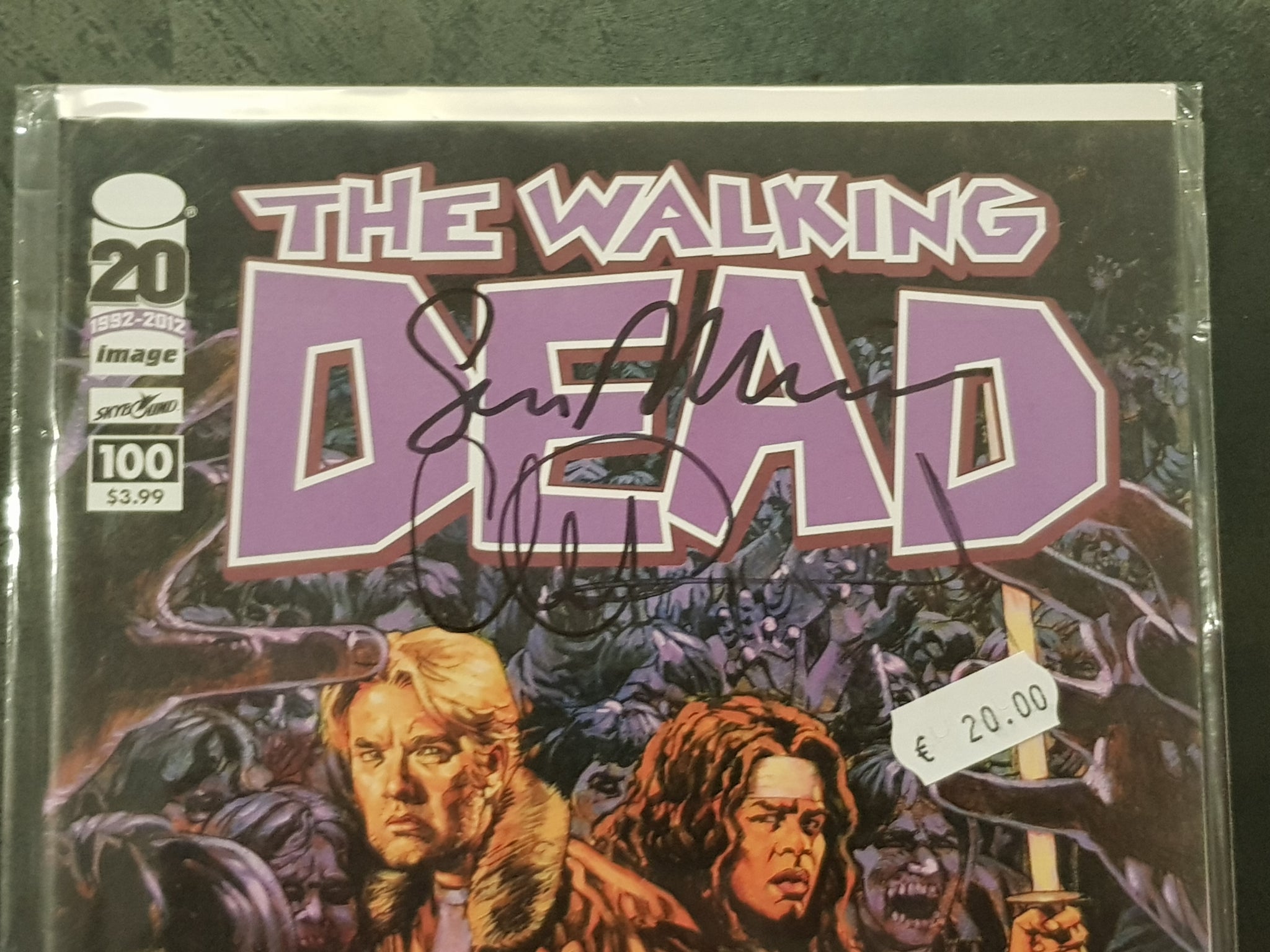Walking Dead #100 VF/NM Sean Phillips/Charlie Adlard Signed (cover E) –  Rotterdam Comics