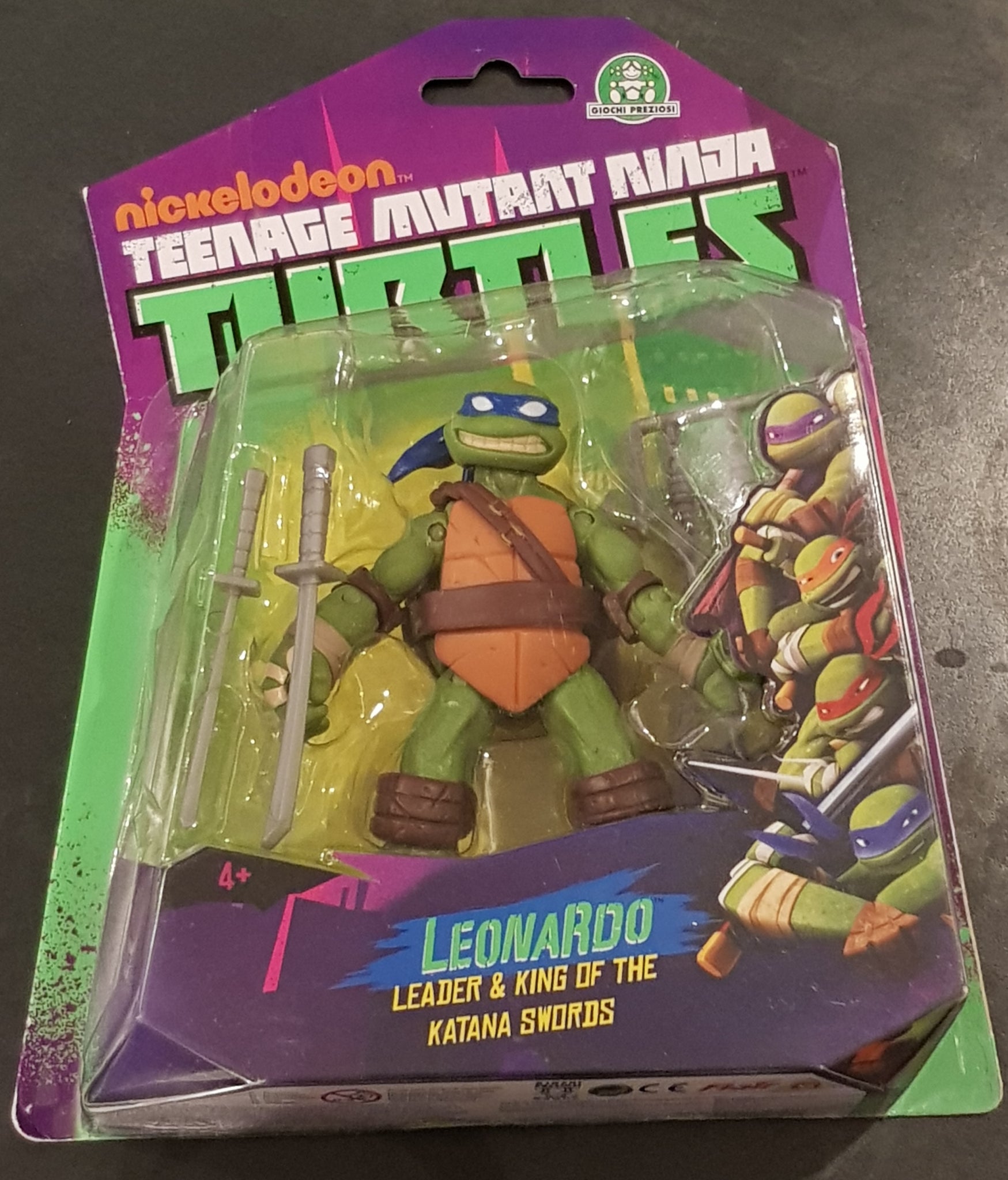 Teenage Mutant Ninja Turtles Leonardo Leader and King of the Katana Swords Action Figure