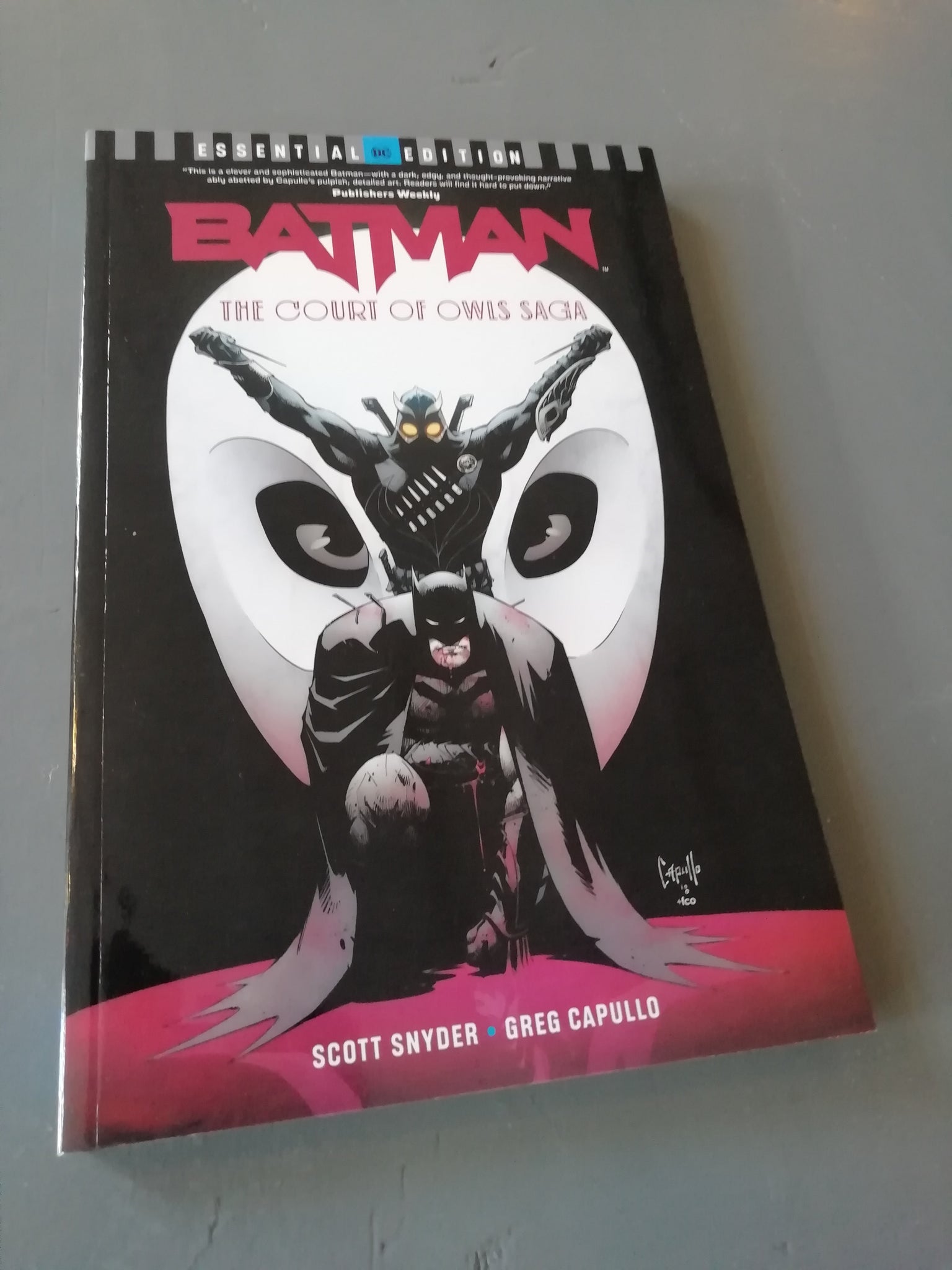 DC Essential Edition - Batman Court of Owls Saga TPB NM
