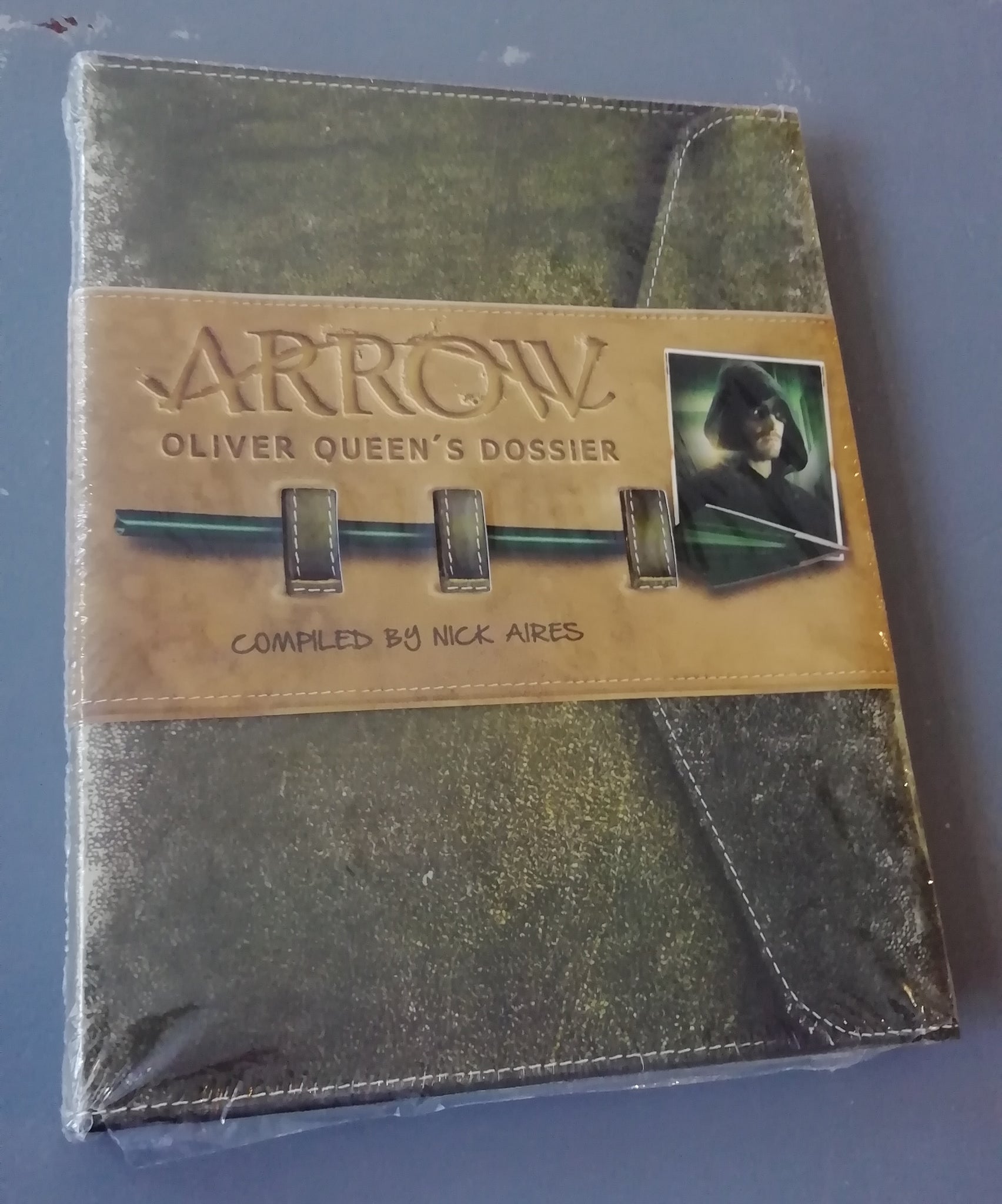 Arrow - Oliver Queen's Dossier HC NM