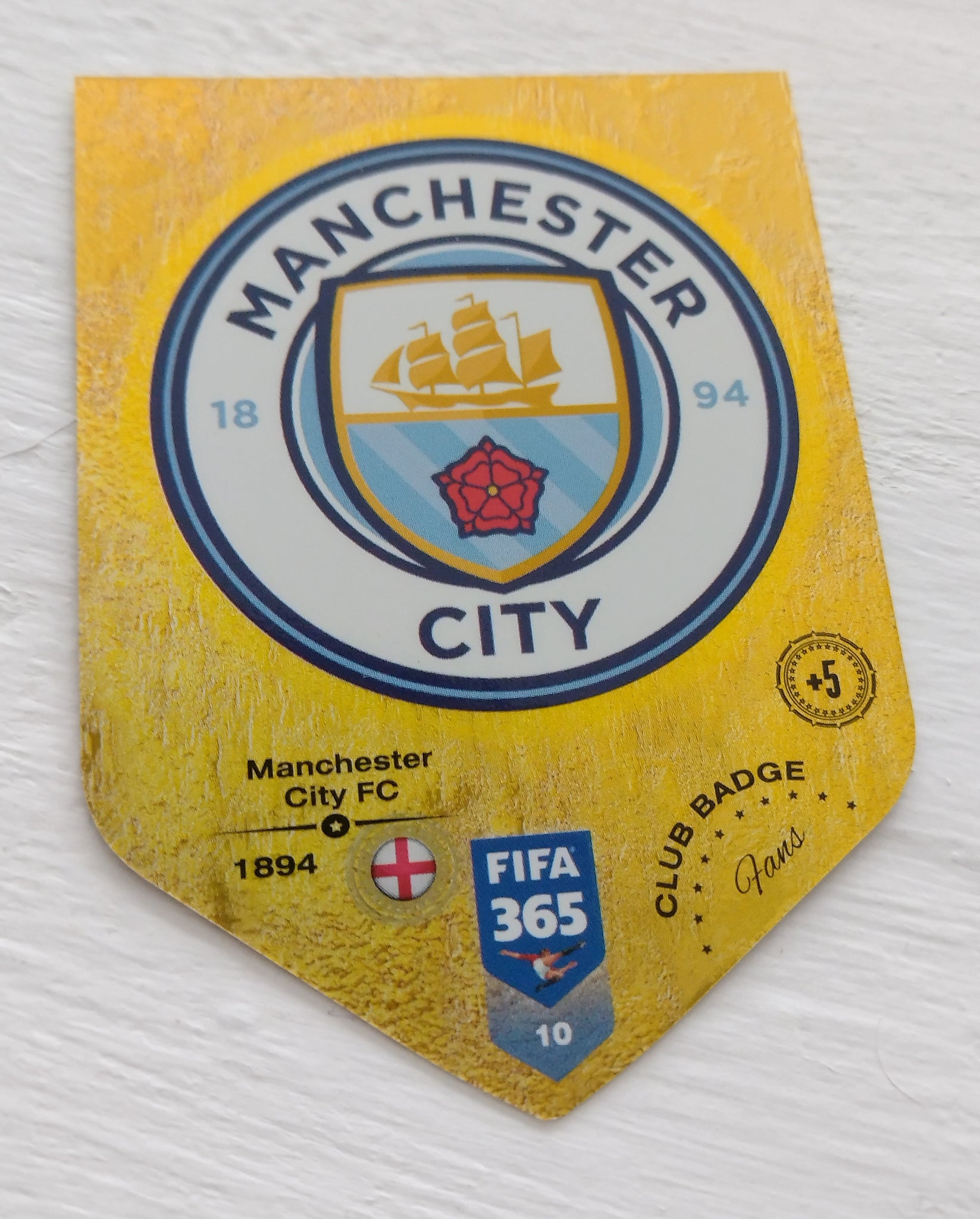 2019 Panini Adrenalyn FIFA 365 Manchester City #10 Club Badge Trading Card