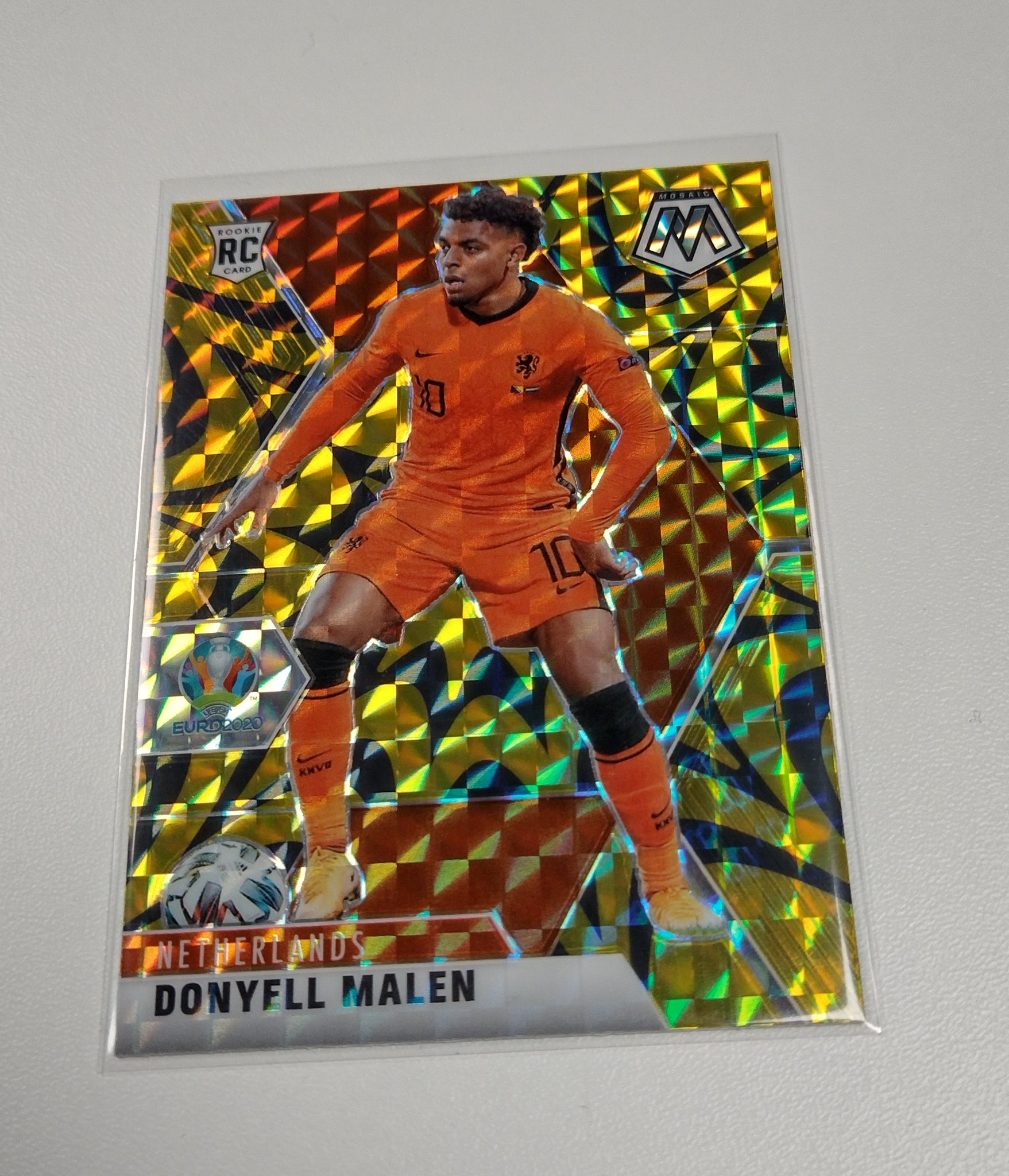 2021 Panini Mosaic UEFA Euro Soccer #142 Donyell Malen Red Reactive Rookie Card