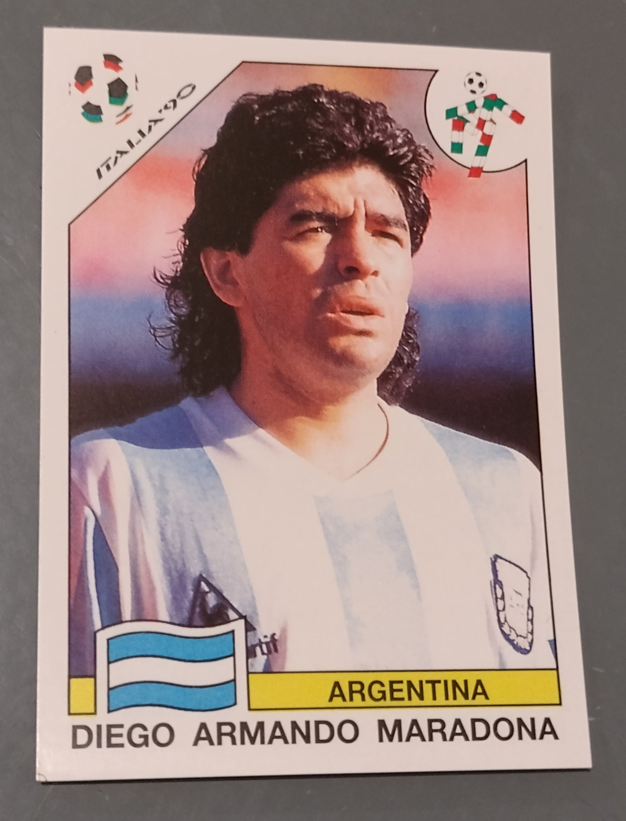 DIEGO MARADONA, TRADING ROOKIE CARD, VINTAGE 1993 COMPLETE MAGAZINE
